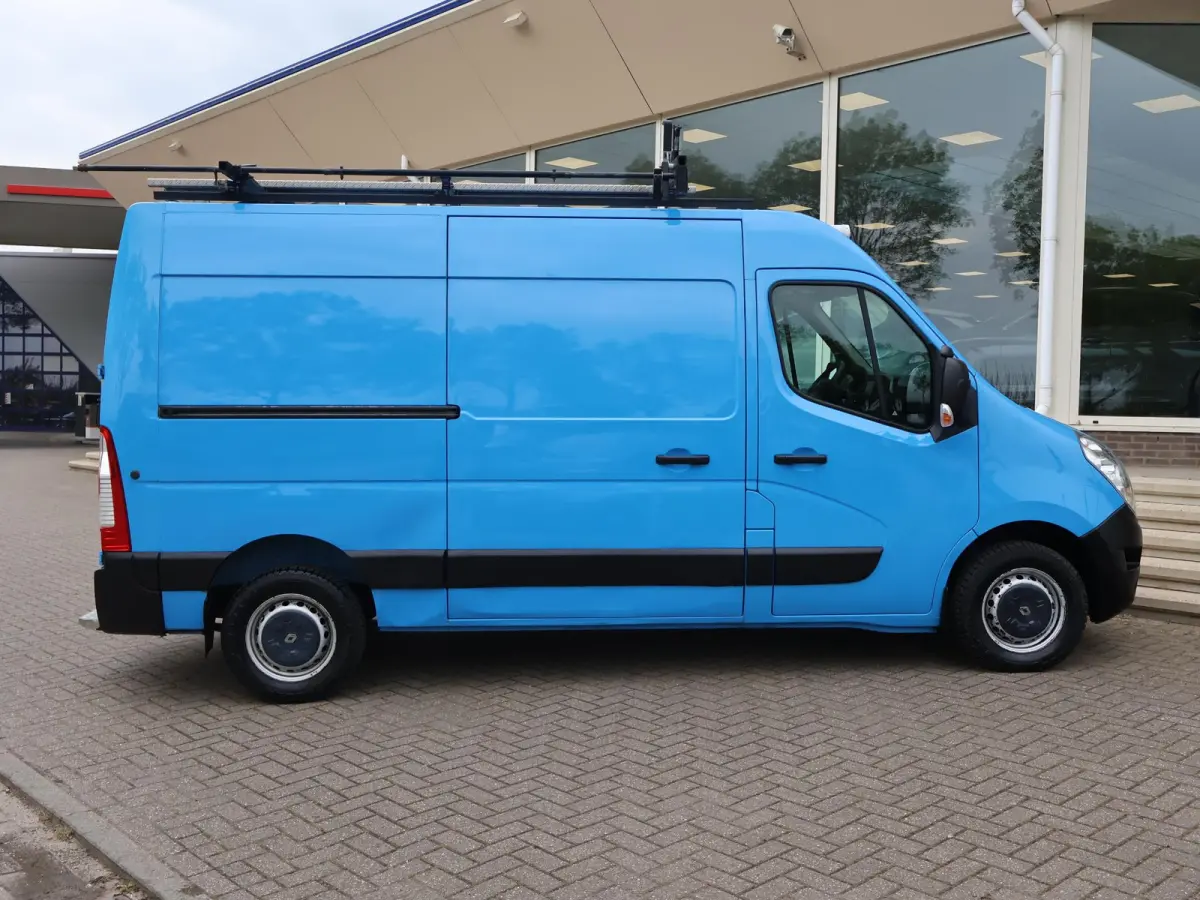 T35 2.3 DCI 130 PK L2H2 + 2 SCHUIFDEUREN | 220V OMVORMER | WP INRICHTING | TREKHAAK 2500 KG
