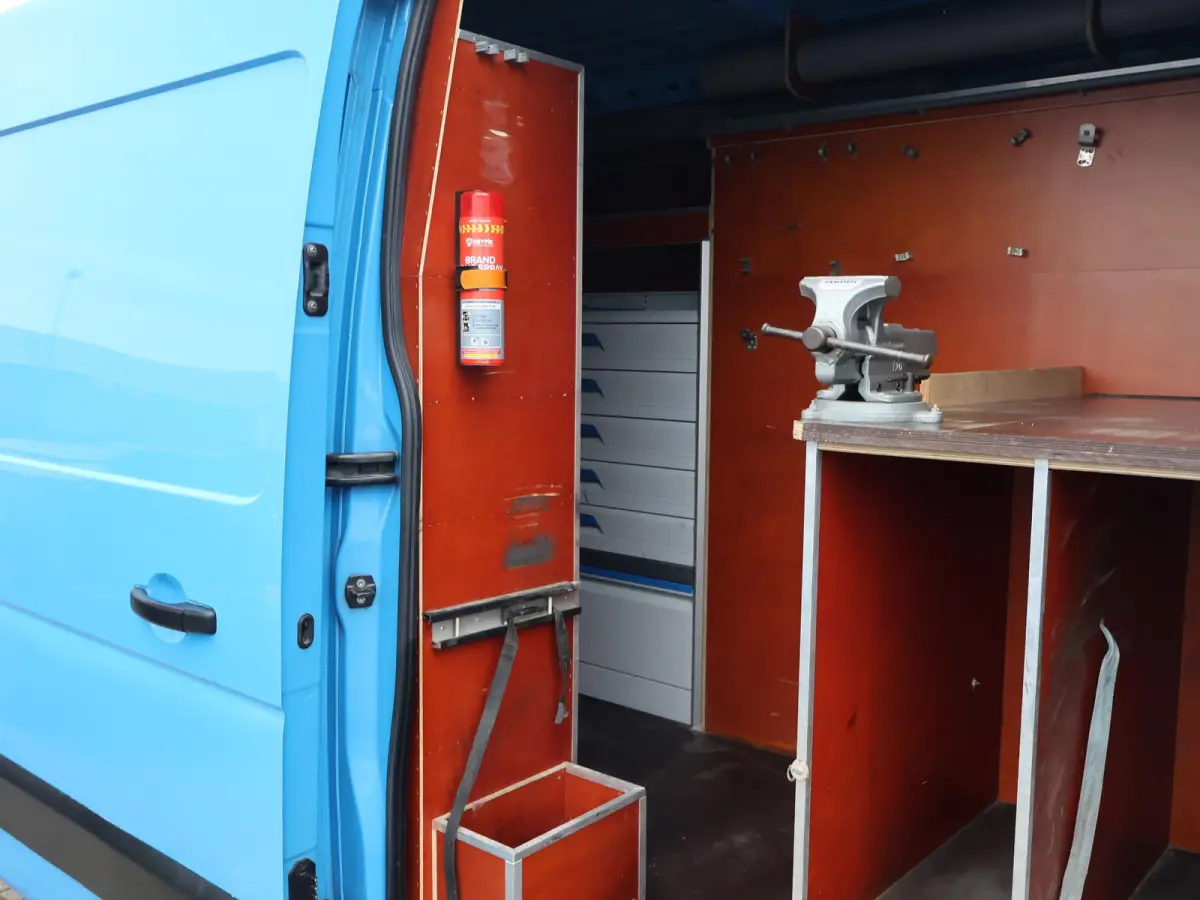 T35 2.3 DCI 130 PK L2H2 + 2 SCHUIFDEUREN | 220V OMVORMER | WP INRICHTING | TREKHAAK 2500 KG