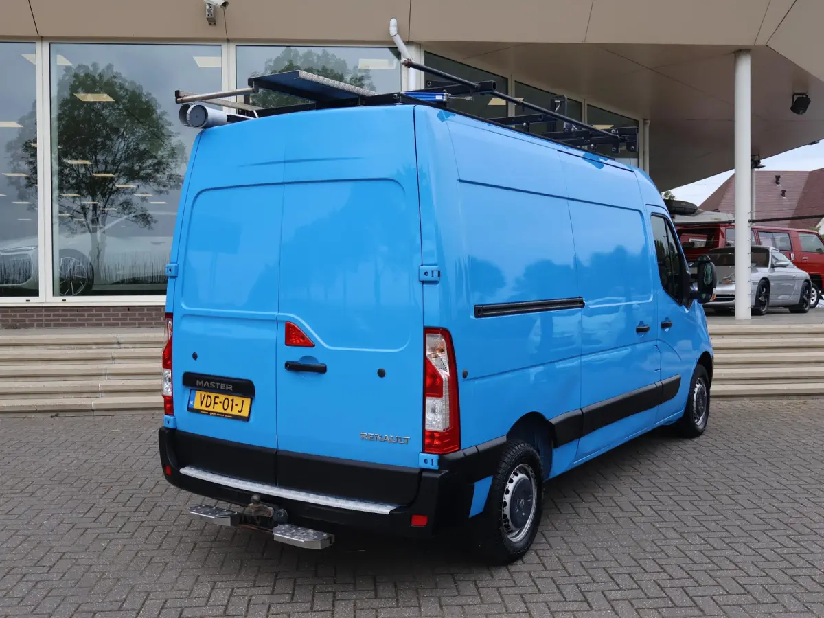T35 2.3 DCI 130 PK L2H2 + 2 SCHUIFDEUREN | 220V OMVORMER | WP INRICHTING | TREKHAAK 2500 KG