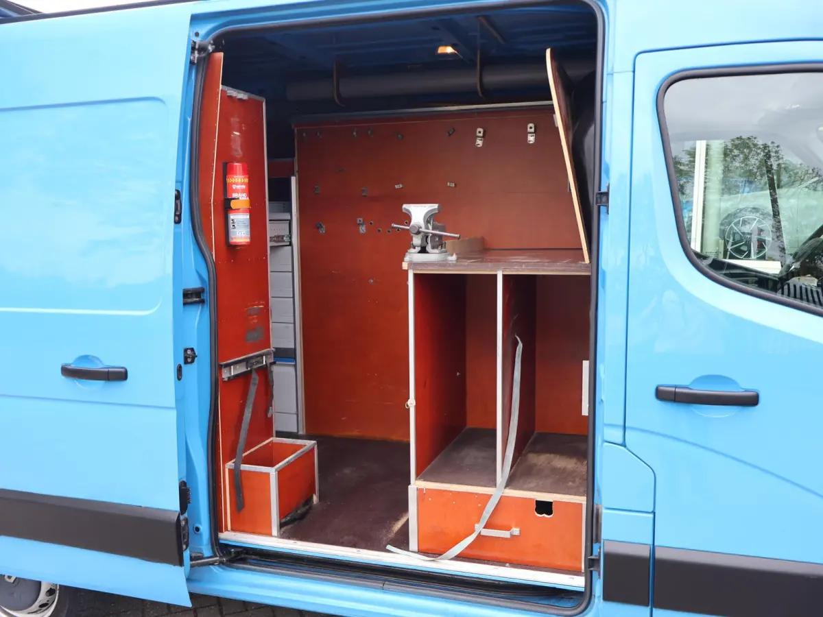 T35 2.3 DCI 130 PK L2H2 + 2 SCHUIFDEUREN | 220V OMVORMER | WP INRICHTING | TREKHAAK 2500 KG