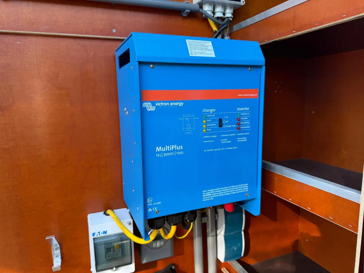 T35 2.3 DCI 130 PK L2H2 + 2 SCHUIFDEUREN | 220V OMVORMER | WP INRICHTING | TREKHAAK 2500 KG