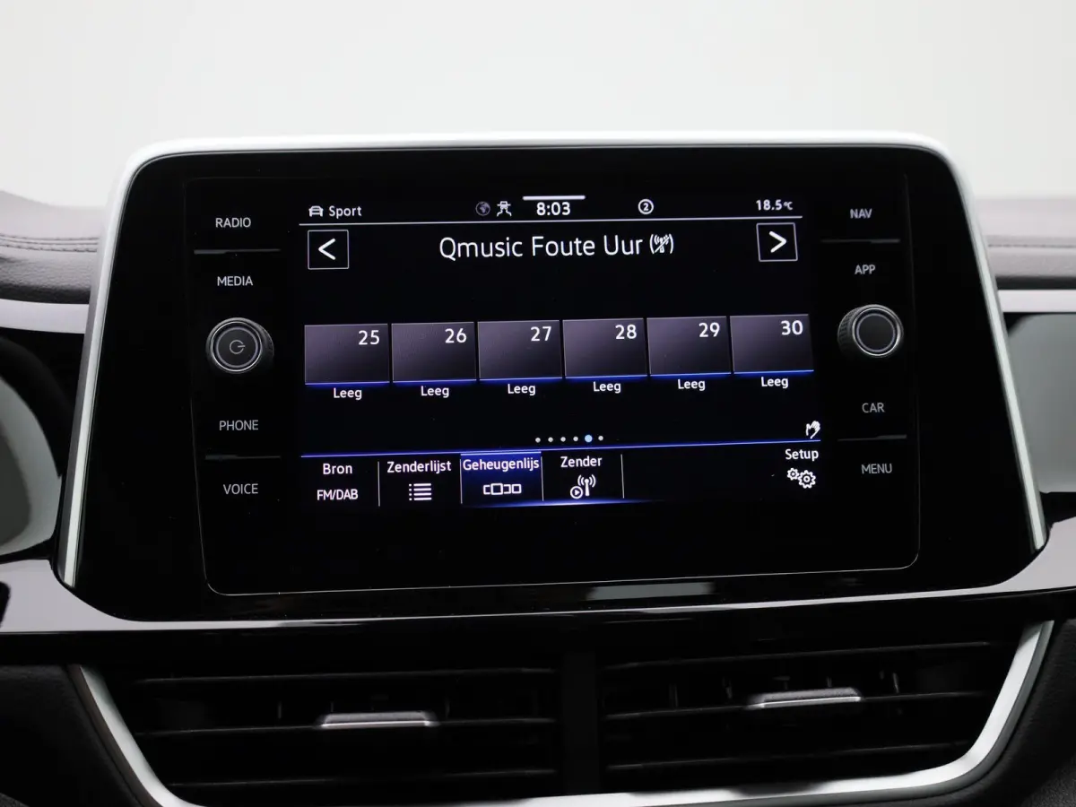 1.5 TSI R-Line 150 PK| Navigatie | Stoelverwarming | Parkeersensoren Voor & Achter | Dodehoek Detectie | Travelassist