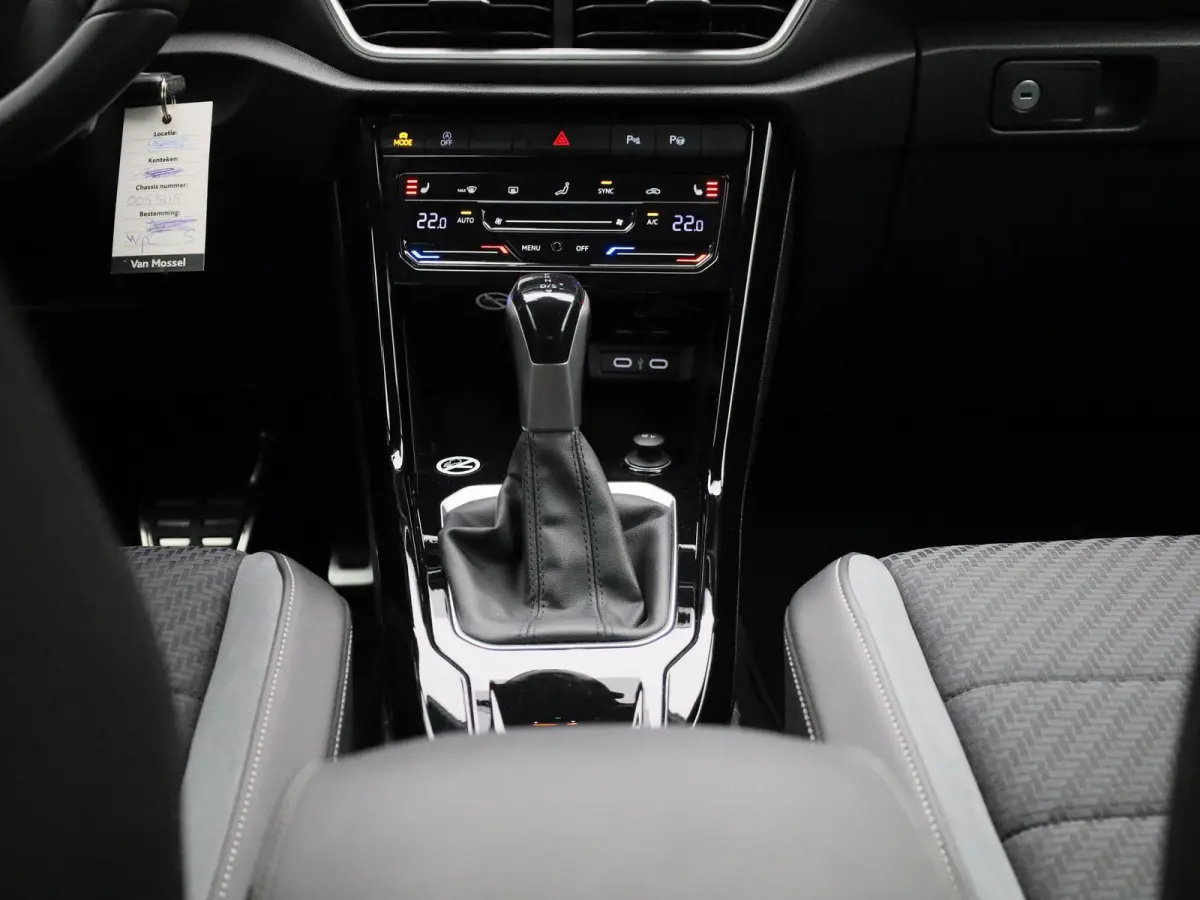 1.5 TSI R-Line 150 PK| Navigatie | Stoelverwarming | Parkeersensoren Voor & Achter | Dodehoek Detectie | Travelassist