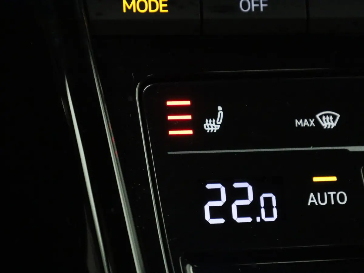 1.5 TSI R-Line 150 PK| Navigatie | Stoelverwarming | Parkeersensoren Voor & Achter | Dodehoek Detectie | Travelassist