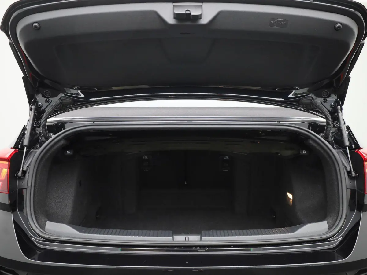1.5 TSI R-Line 150 PK| Navigatie | Stoelverwarming | Parkeersensoren Voor & Achter | Dodehoek Detectie | Travelassist