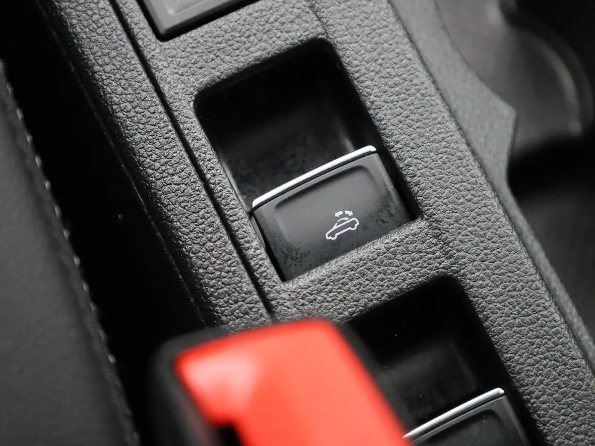 1.5 TSI R-Line 150 PK| Navigatie | Stoelverwarming | Parkeersensoren Voor & Achter | Dodehoek Detectie | Travelassist
