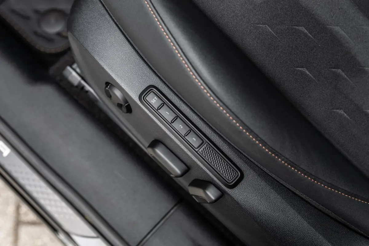 1.5 TSI e-Hybrid 272pk VZ Performance | SoH 100% | Trekhaak | Panoramadak | Sennheiser | 360 Camera