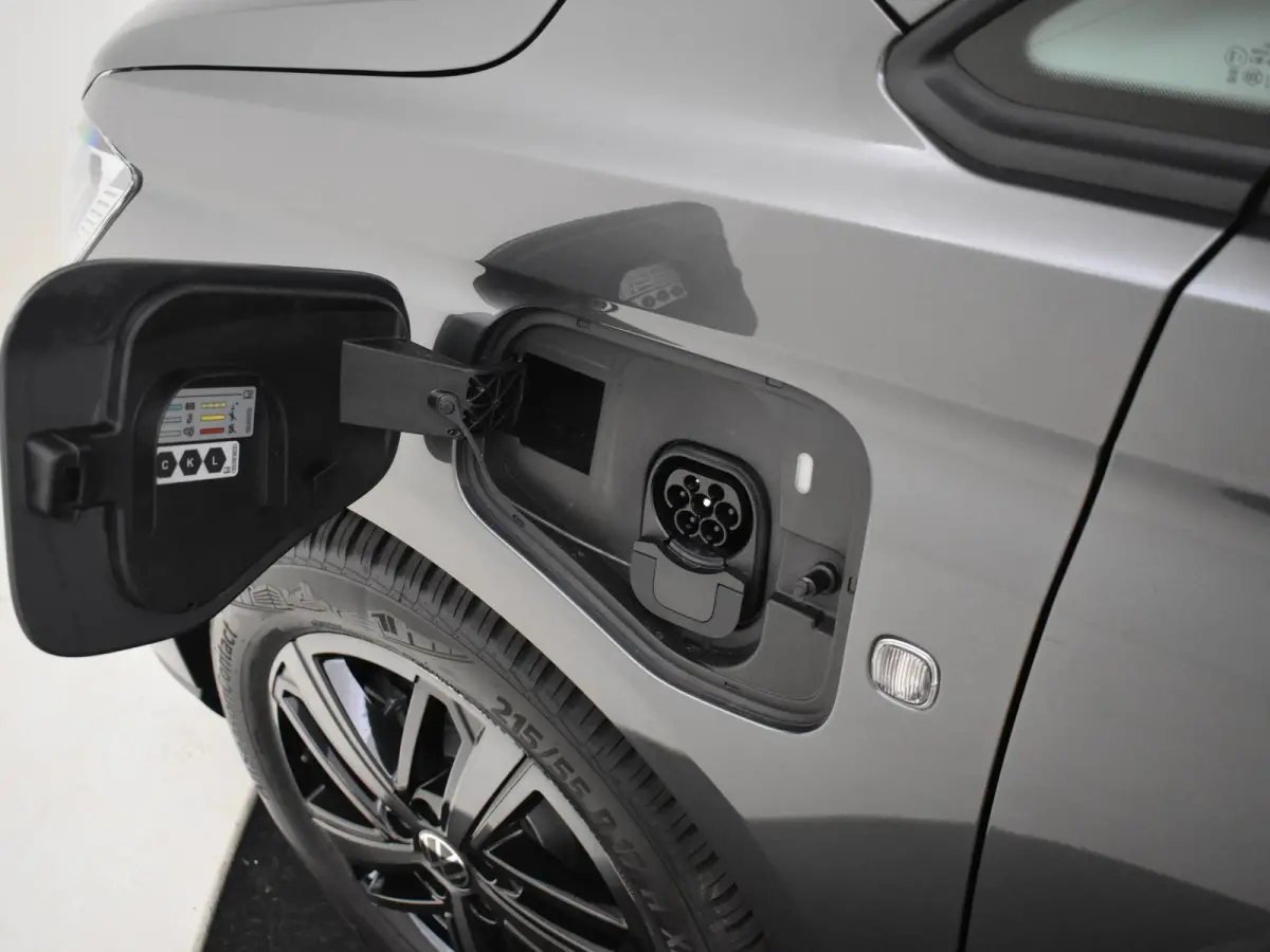 Kombi Maxi Limited Edition 7 persoons 1.5 eHybrid EU6 85 kW (115 pk) DSG Automaat | 'App-Connect' draadloze smartphone integratie | Achteruitrijcamera | Adaptive cruisecontrol (Adaptive Crui
