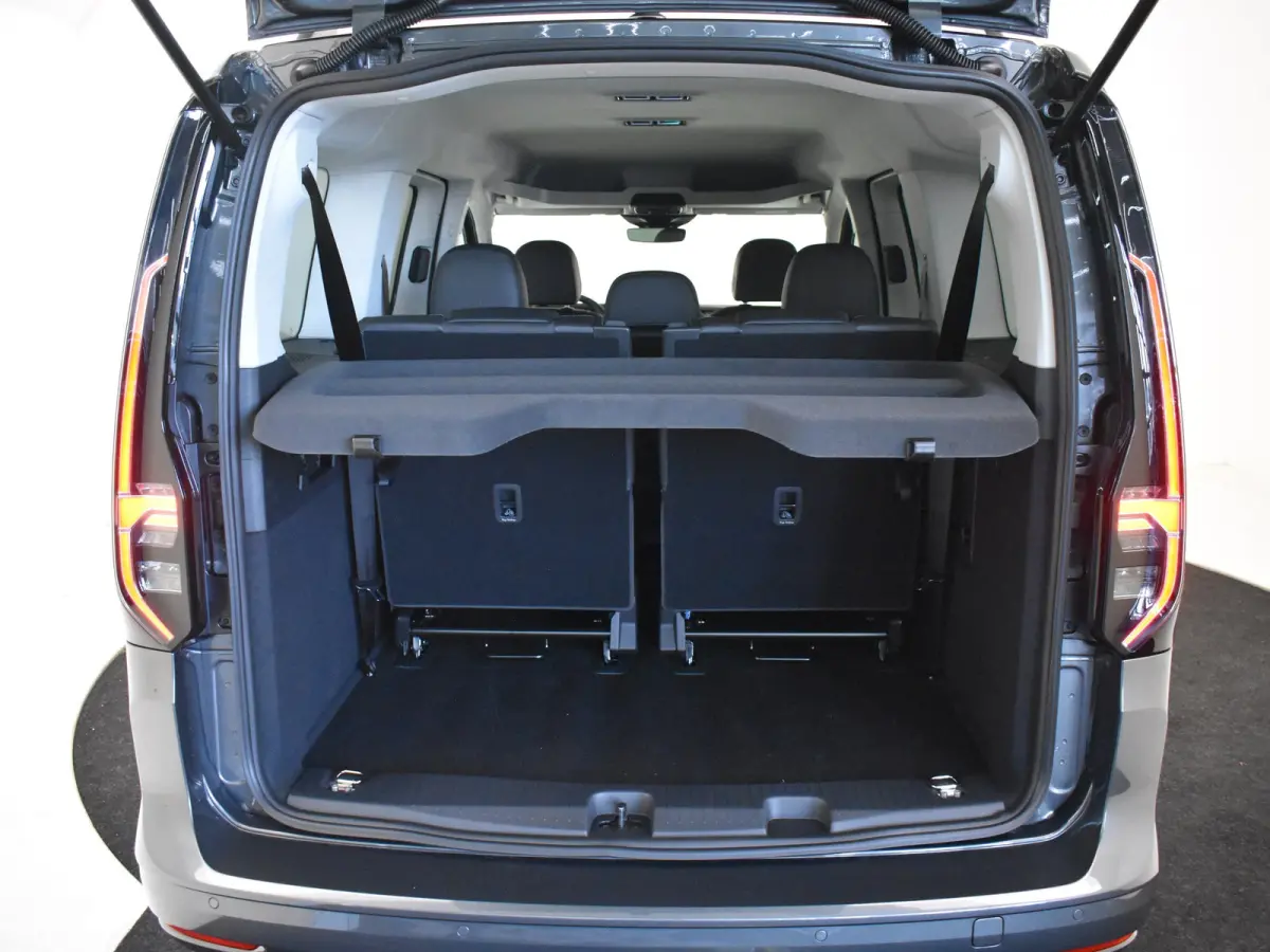 Kombi Maxi Limited Edition 7 persoons 1.5 eHybrid EU6 85 kW (115 pk) DSG Automaat | 'App-Connect' draadloze smartphone integratie | Achteruitrijcamera | Adaptive cruisecontrol (Adaptive Crui