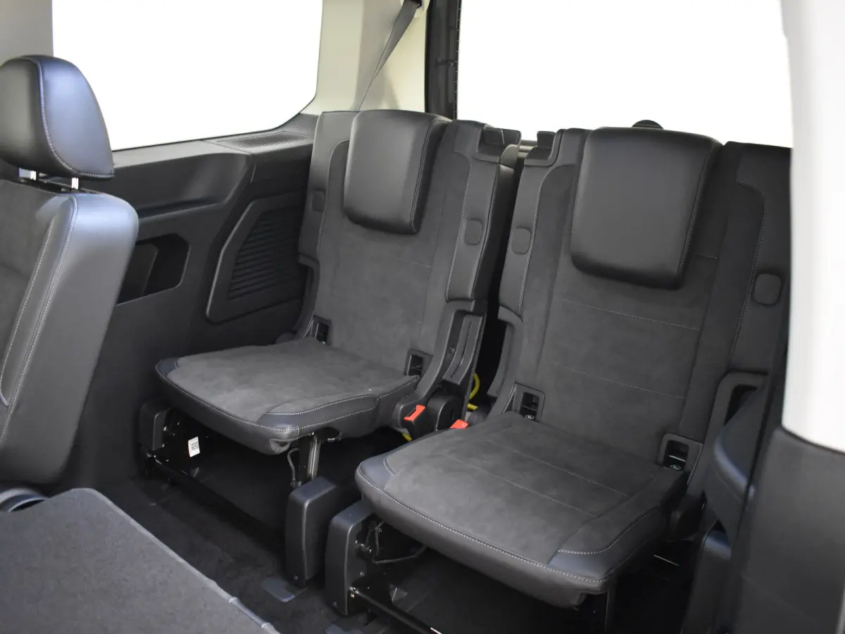 Kombi Maxi Limited Edition 7 persoons 1.5 eHybrid EU6 85 kW (115 pk) DSG Automaat | 'App-Connect' draadloze smartphone integratie | Achteruitrijcamera | Adaptive cruisecontrol (Adaptive Crui