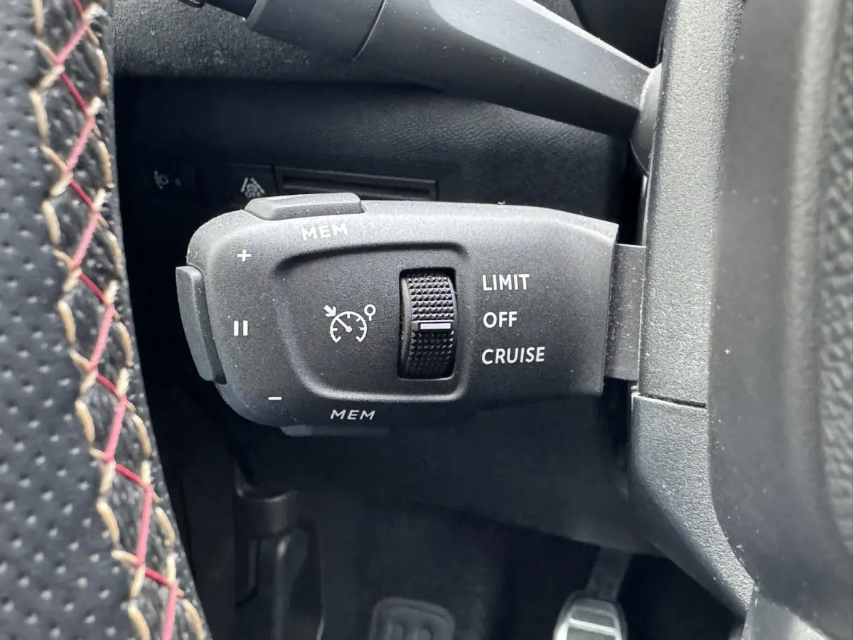1.2 PureTech Business Performance line Camera Carplay Keyless climate control cruise