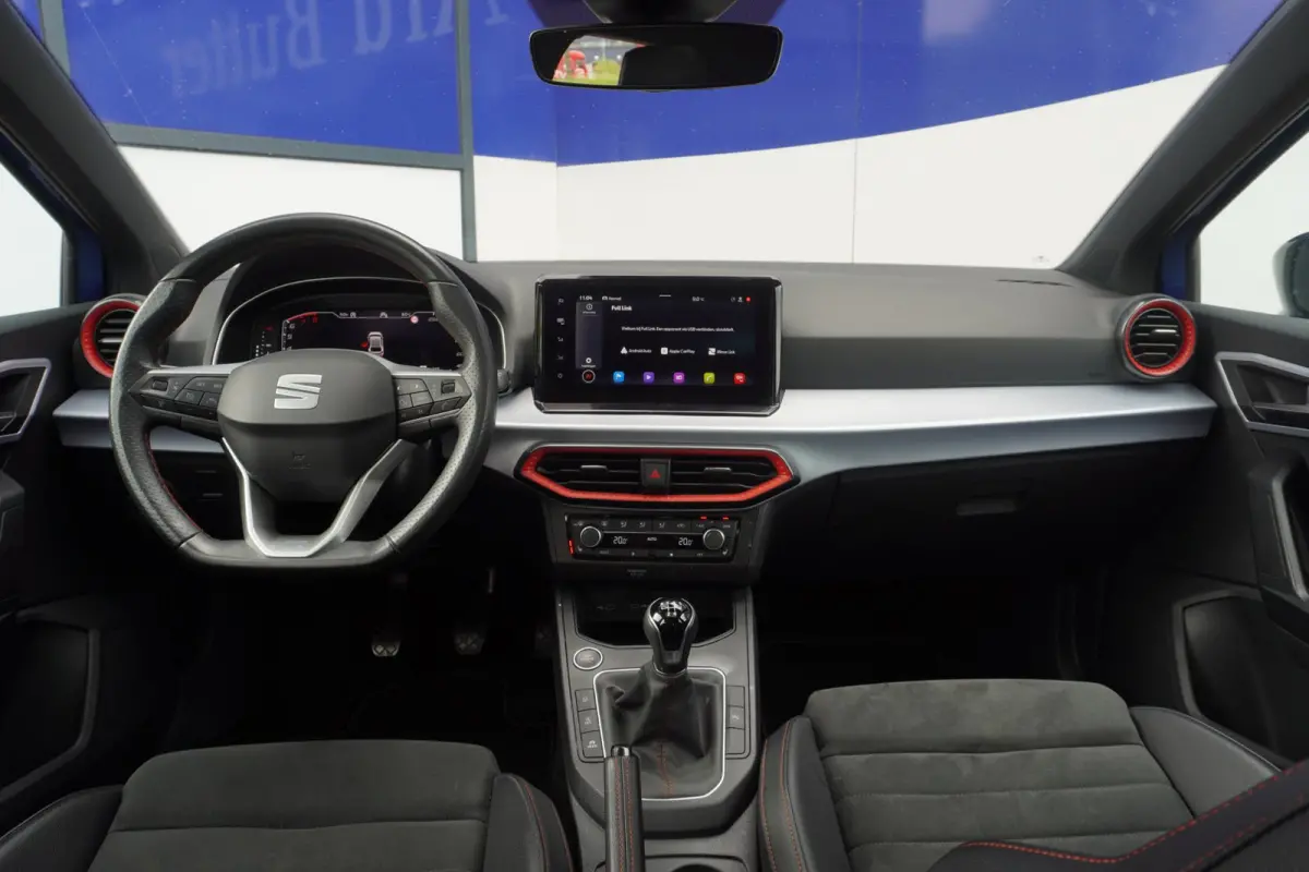 1.0 EcoTSI FR Plus+Led+Pano-dak+navi+Camera+vitrual+camera+Leder+18"lmv+stoel-verw = NIEUW TYPE !!