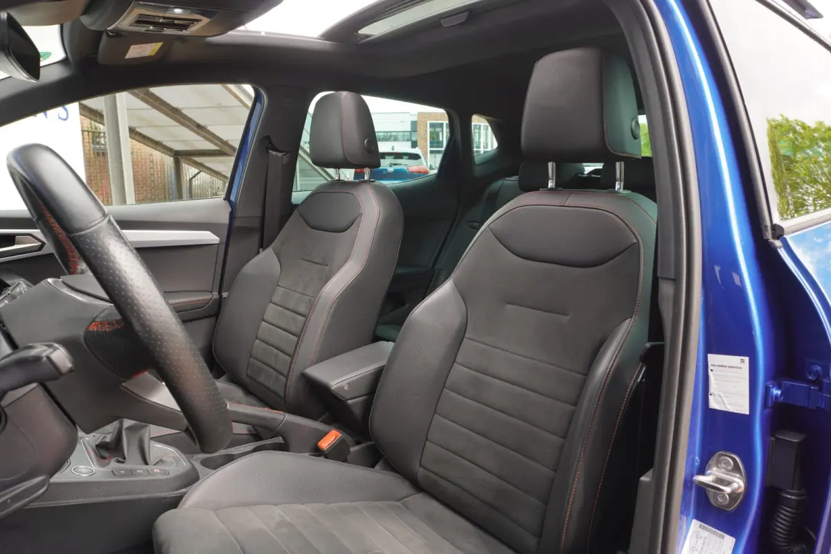 1.0 EcoTSI FR Plus+Led+Pano-dak+navi+Camera+vitrual+camera+Leder+18"lmv+stoel-verw = NIEUW TYPE !!