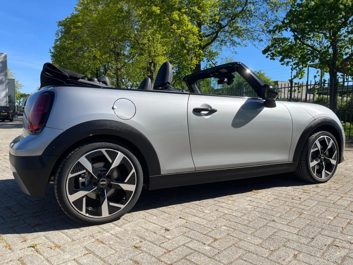 2.0 C Classic | Apple Carplay | Android Auto | Navigatie | 16" LM