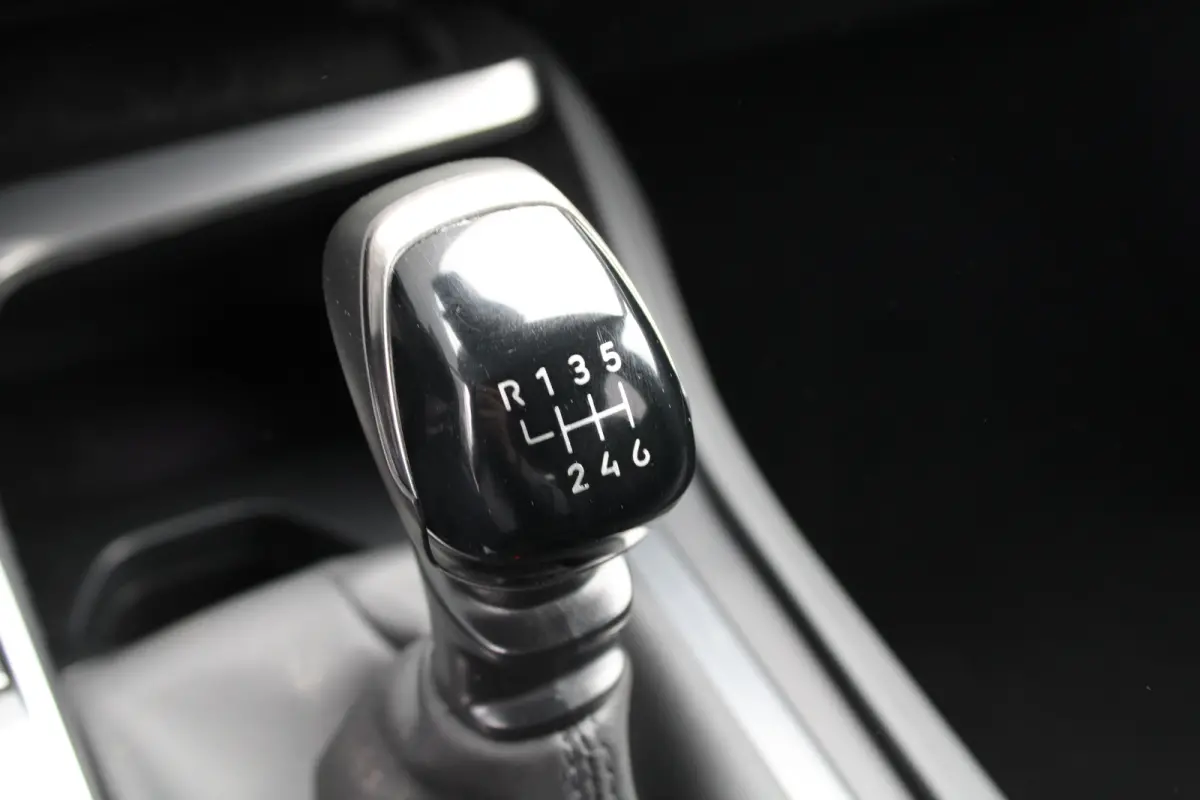 1.2 PureTech Allure Pack Business | Navigatie | Camera voor + achter | AGR comfortstoel | Trekhaak | All season | Apple carplay |