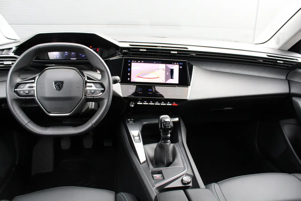 1.2 PureTech Allure Pack Business | Navigatie | Camera voor + achter | AGR comfortstoel | Trekhaak | All season | Apple carplay |