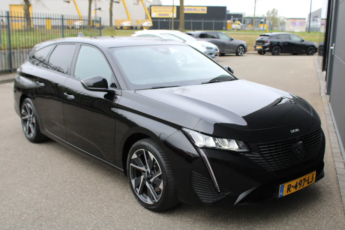 1.2 PureTech Allure Pack Business | Navigatie | Camera voor + achter | AGR comfortstoel | Trekhaak | All season | Apple carplay |