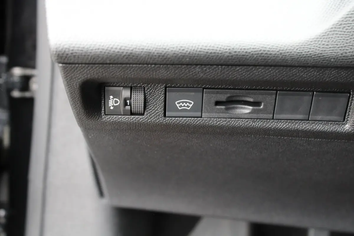 1.2 PureTech Allure Pack Business | Navigatie | Camera voor + achter | AGR comfortstoel | Trekhaak | All season | Apple carplay |