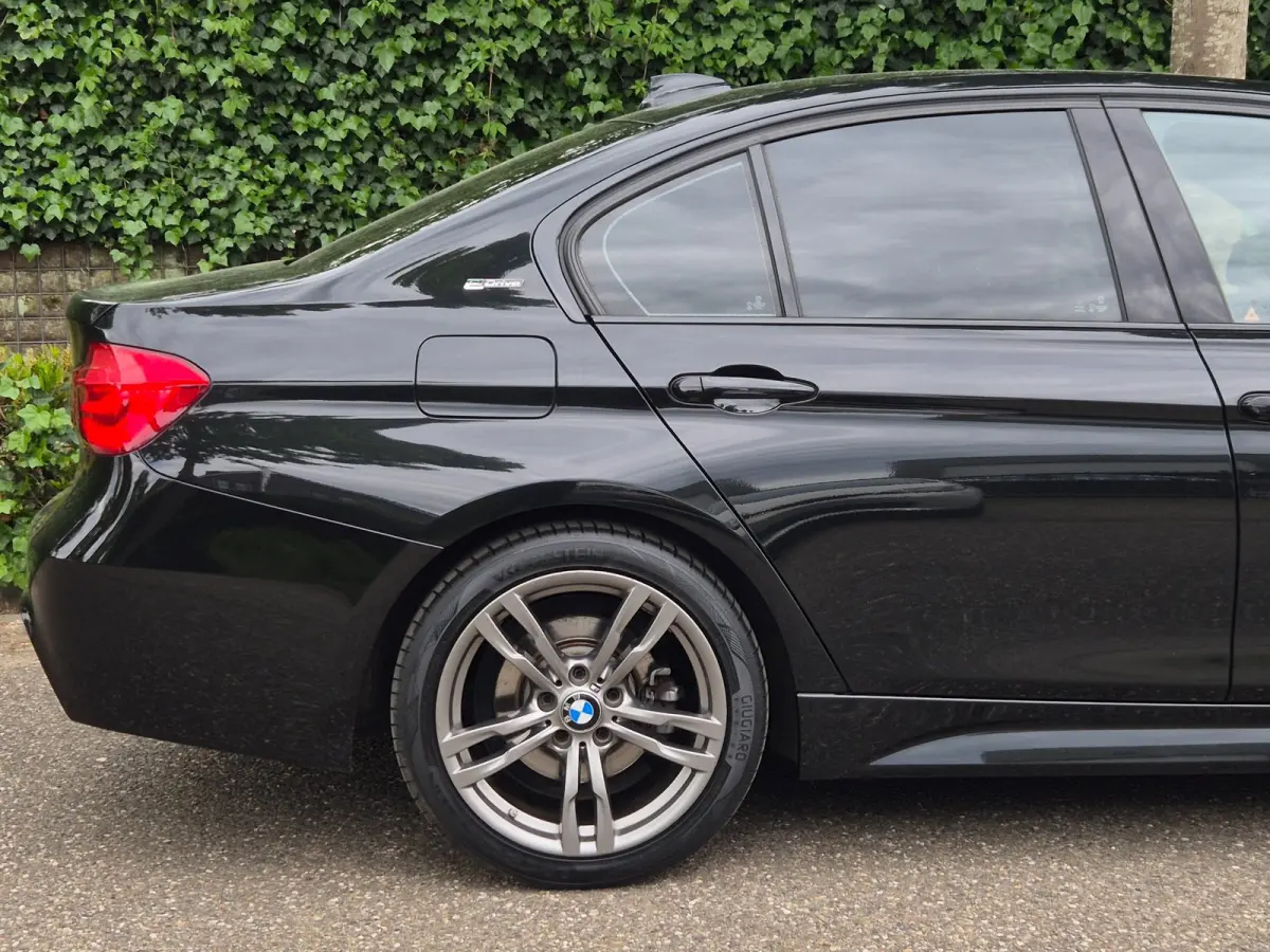 330e M Sport Apple CarPlay Adaptieve Cruise Control Elek. Stoelen NAP TOP onderhouden 330e High Executive