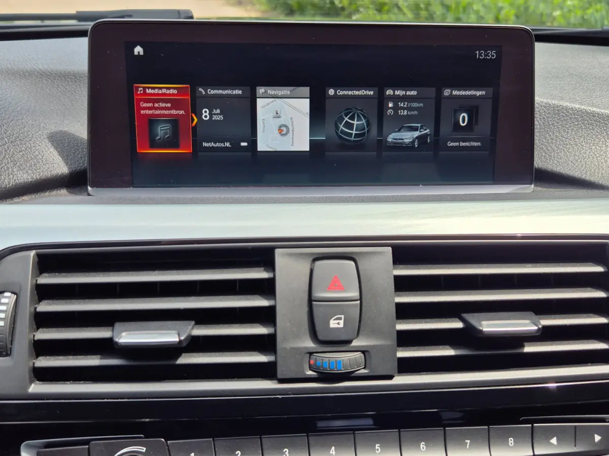 330e M Sport Apple CarPlay Adaptieve Cruise Control Elek. Stoelen NAP TOP onderhouden 330e High Executive