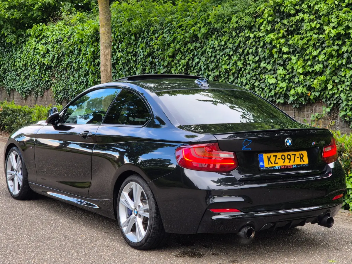 M2 M235i High Executive Schuifdak GR Navi H&K Stuurverwarming NAP