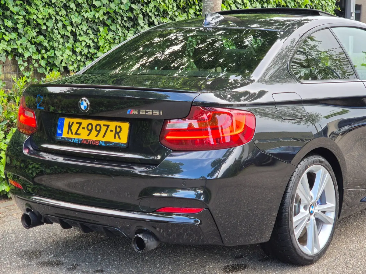 M2 M235i High Executive Schuifdak GR Navi H&K Stuurverwarming NAP