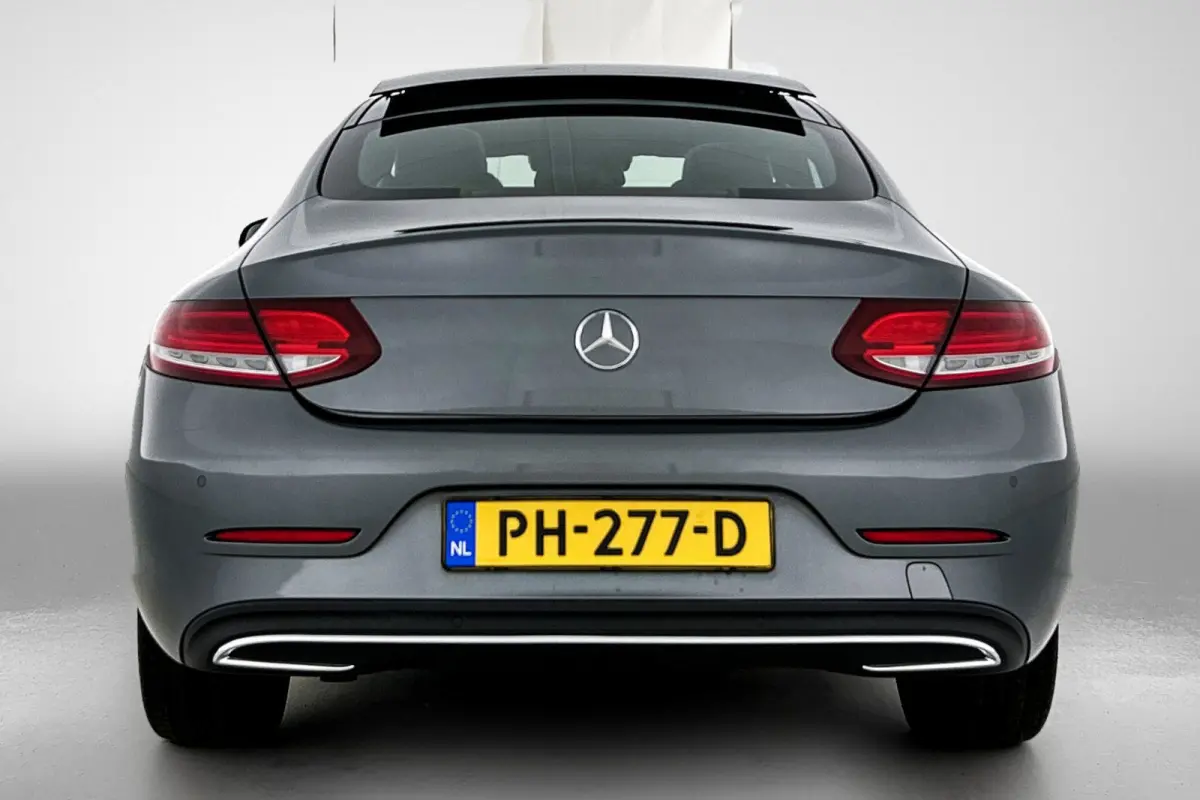 180 Prestige AMG Style ( Goed OnderH, Panorama, SfeerV, Navi, Stoelv, Camera, Parkeerhulp V+A, Etc)