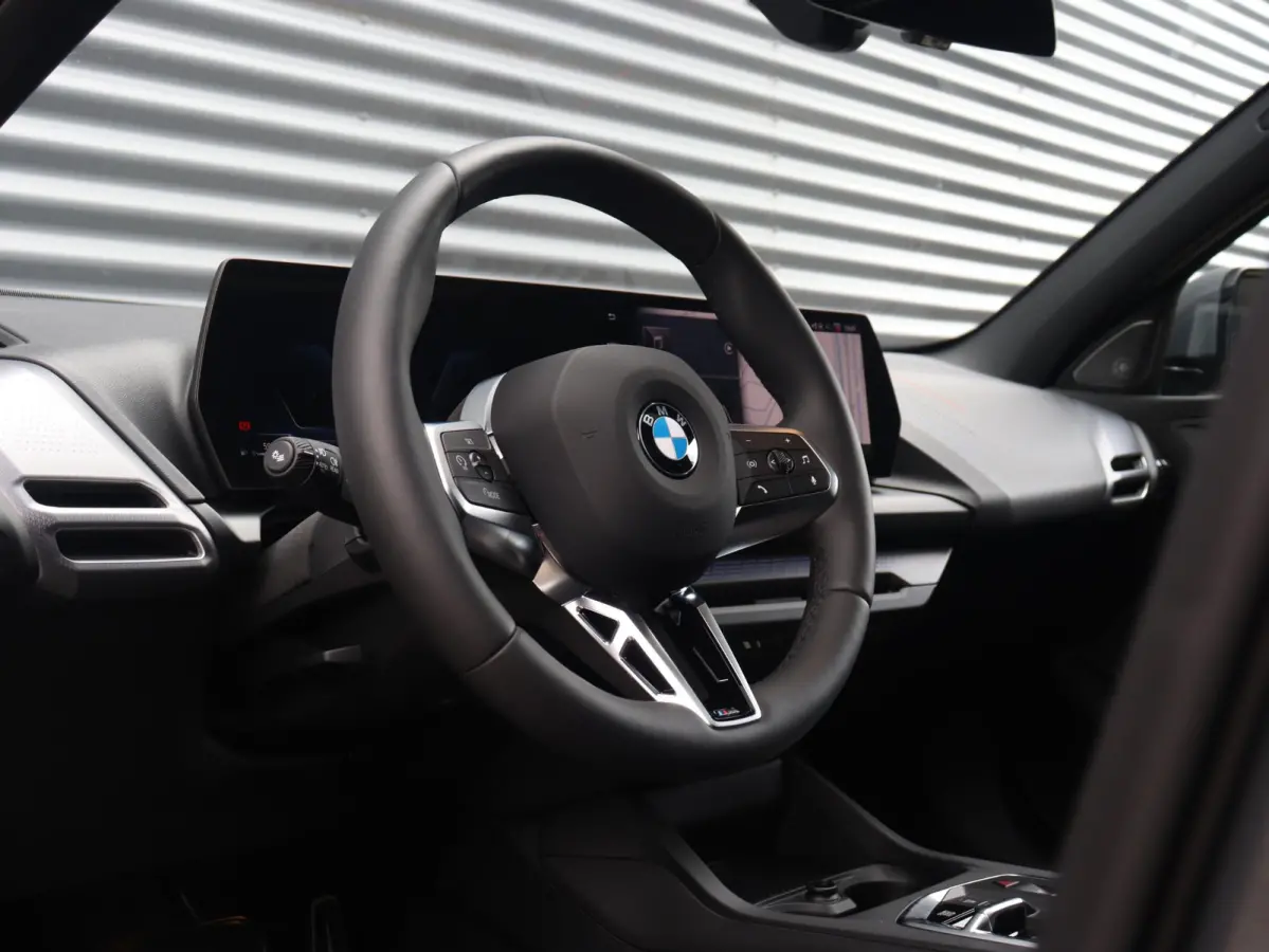 5-deurs 120 | M Sportpakket Pro | Panodak | Individual Lak | Harman Kardon | Elektr. Stoelen | Comfort Access | Driving Assistant | M Sportstoelen | 19'' LMV