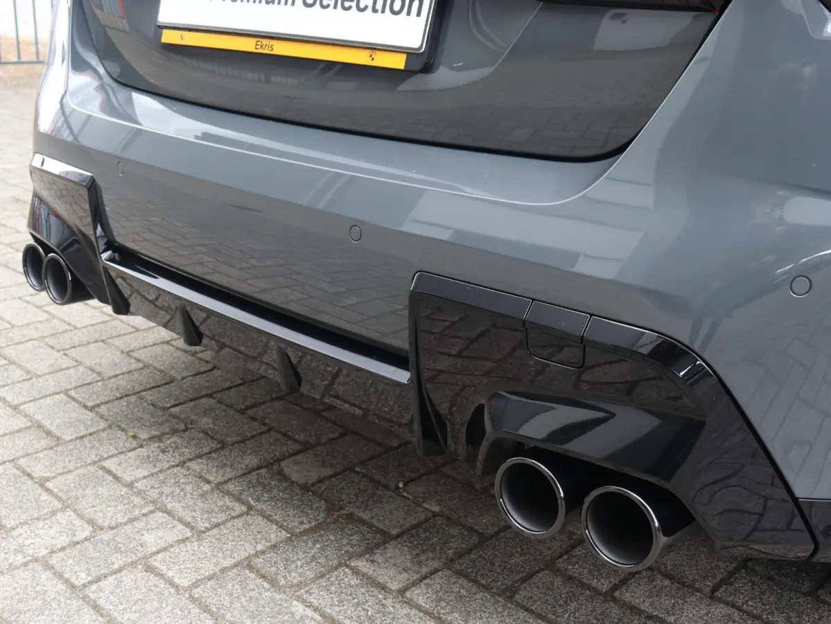 5-deurs 120 | M Sportpakket Pro | Panodak | Individual Lak | Harman Kardon | Elektr. Stoelen | Comfort Access | Driving Assistant | M Sportstoelen | 19'' LMV
