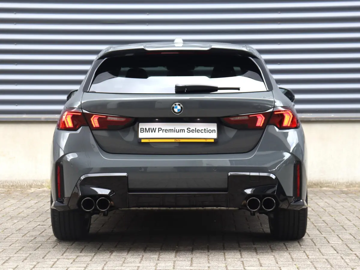 5-deurs 120 | M Sportpakket Pro | Panodak | Individual Lak | Harman Kardon | Elektr. Stoelen | Comfort Access | Driving Assistant | M Sportstoelen | 19'' LMV