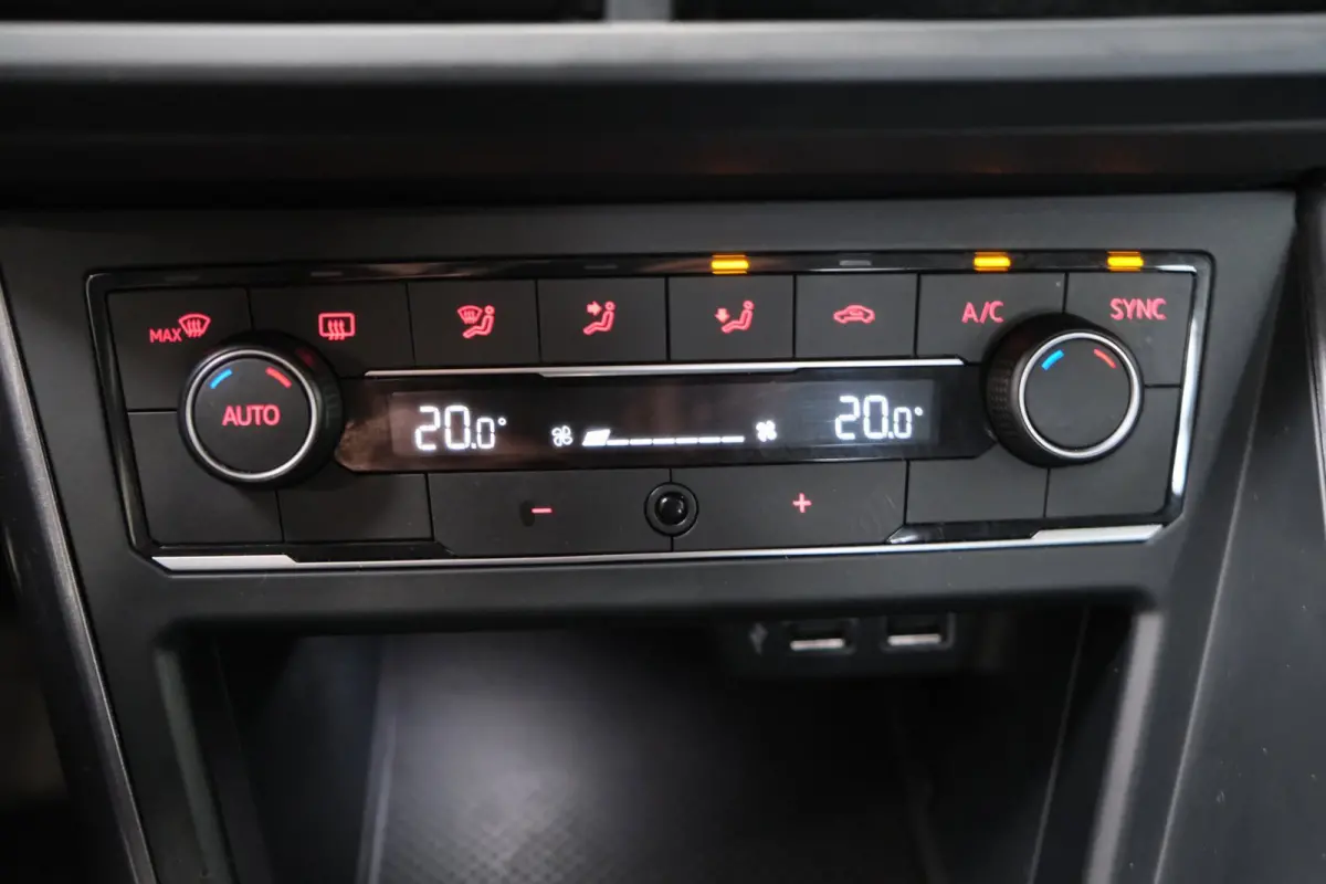 1.0 TSI Highline - N.A.P. Airco, Cruise, PDC, Camera, Carplay.