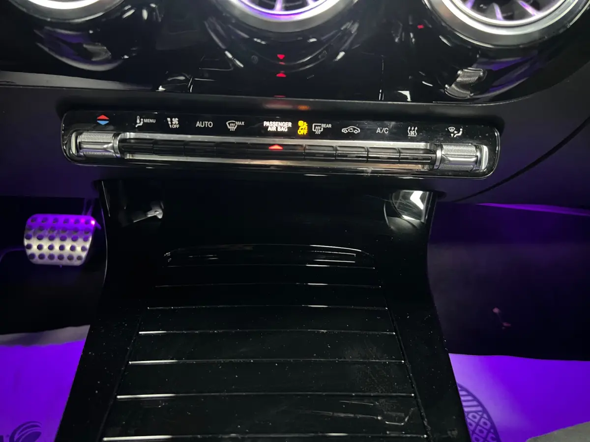 250 e Premium Plus | Pano | Stoelverwarming | Alcantara/Leder