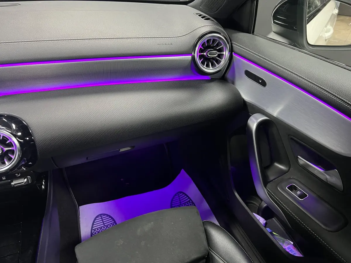 250 e Premium Plus | Pano | Stoelverwarming | Alcantara/Leder