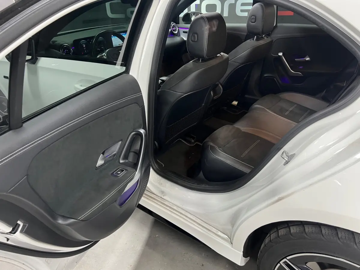 250 e Premium Plus | Pano | Stoelverwarming | Alcantara/Leder