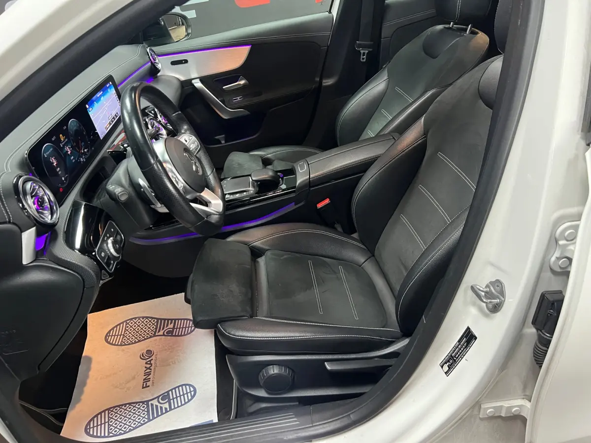 250 e Premium Plus | Pano | Stoelverwarming | Alcantara/Leder