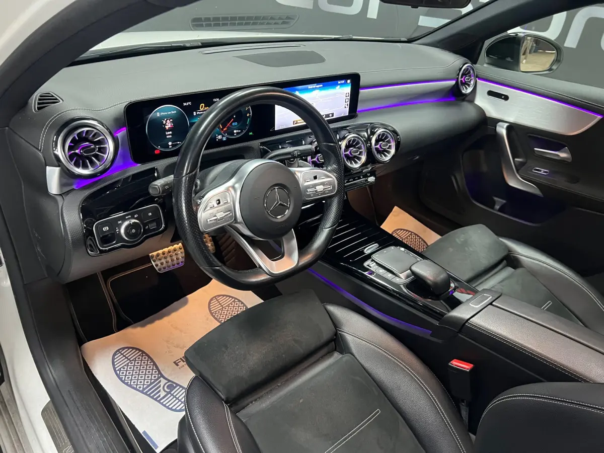 250 e Premium Plus | Pano | Stoelverwarming | Alcantara/Leder