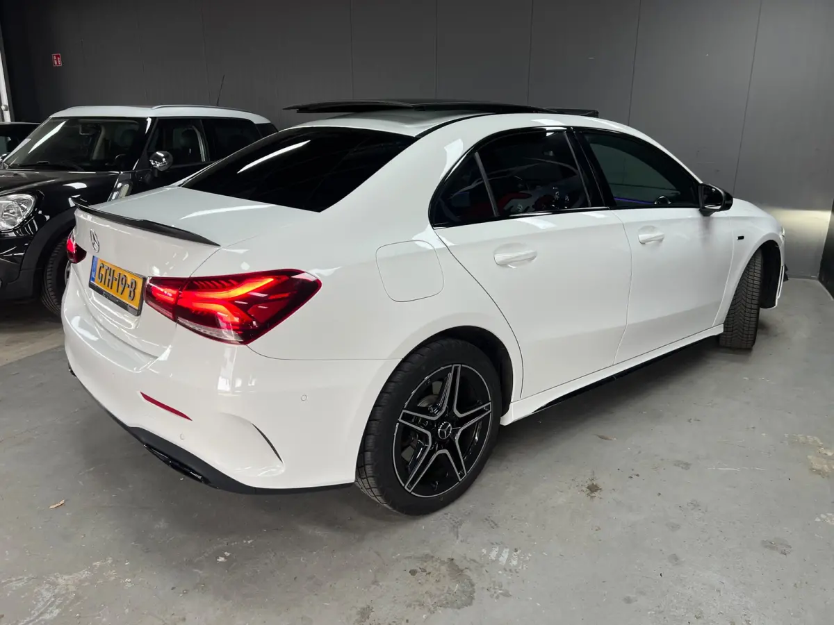 250 e Premium Plus | Pano | Stoelverwarming | Alcantara/Leder