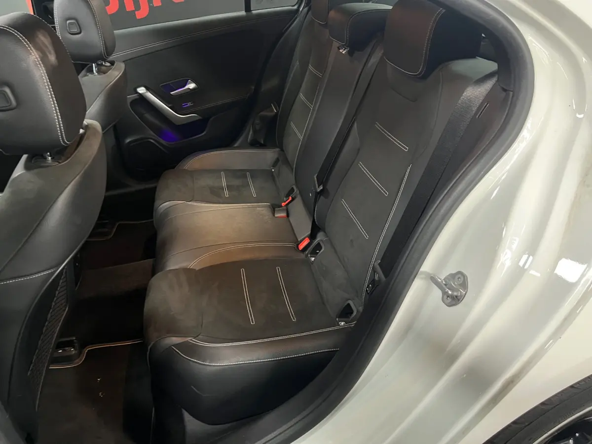 250 e Premium Plus | Pano | Stoelverwarming | Alcantara/Leder