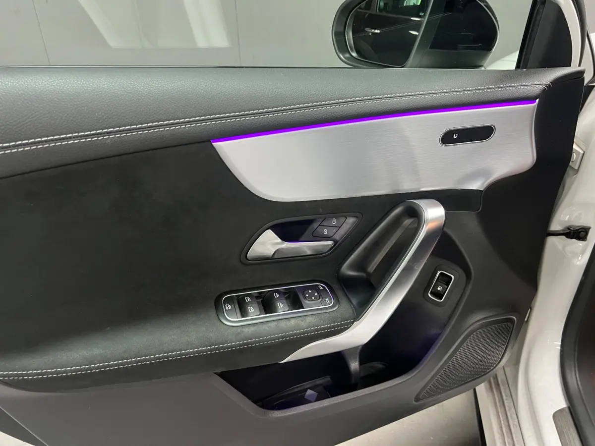 250 e Premium Plus | Pano | Stoelverwarming | Alcantara/Leder