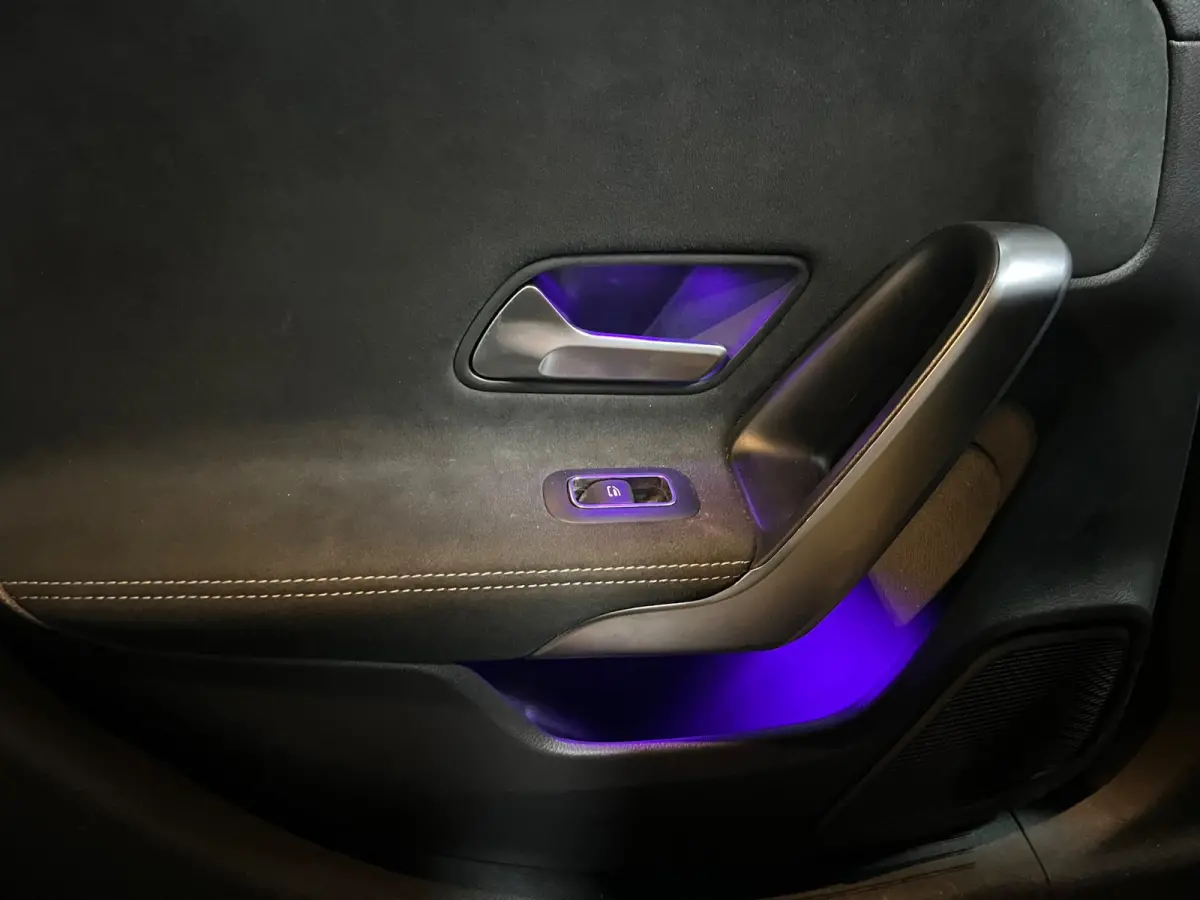 250 e Premium Plus | Pano | Stoelverwarming | Alcantara/Leder