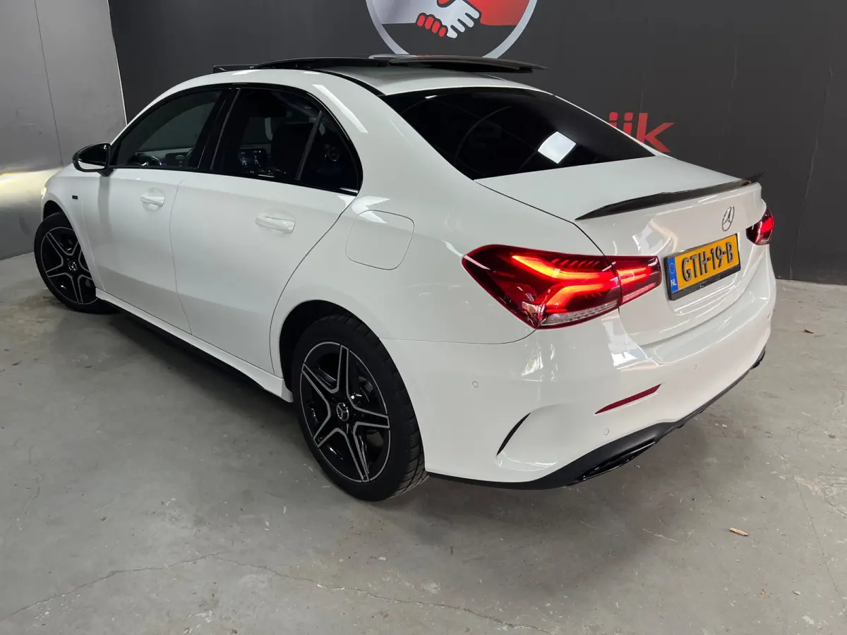 250 e Premium Plus | Pano | Stoelverwarming | Alcantara/Leder