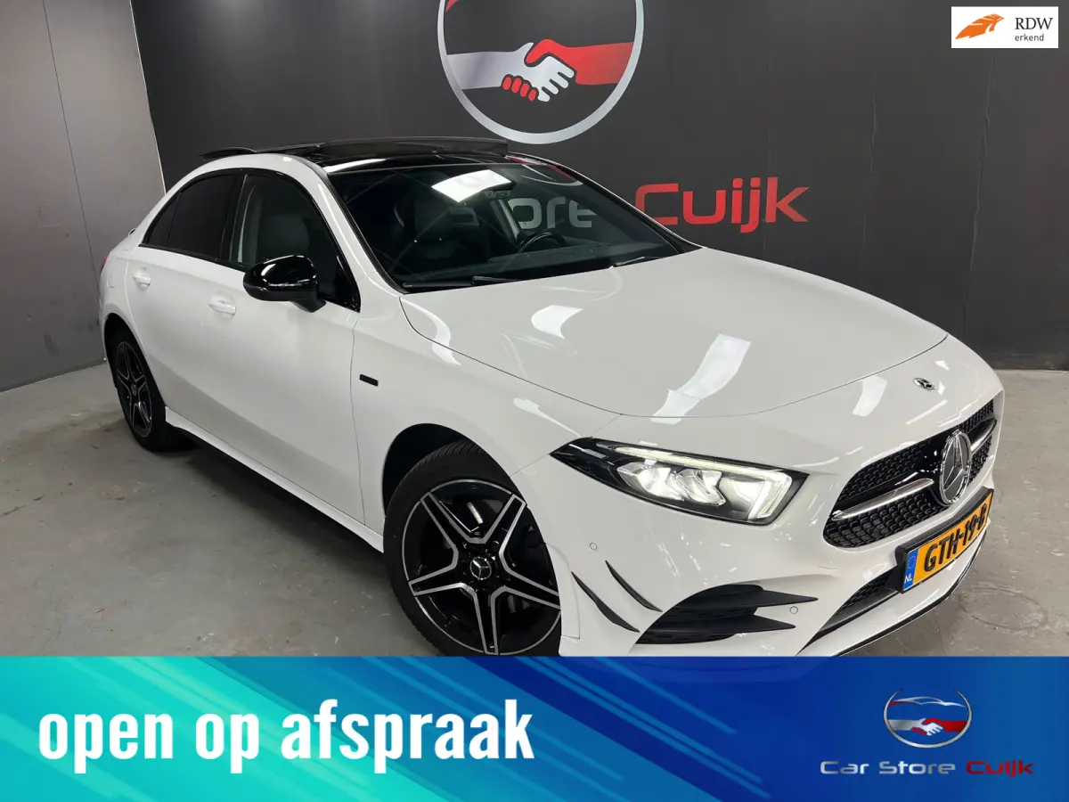 250 e Premium Plus | Pano | Stoelverwarming | Alcantara/Leder