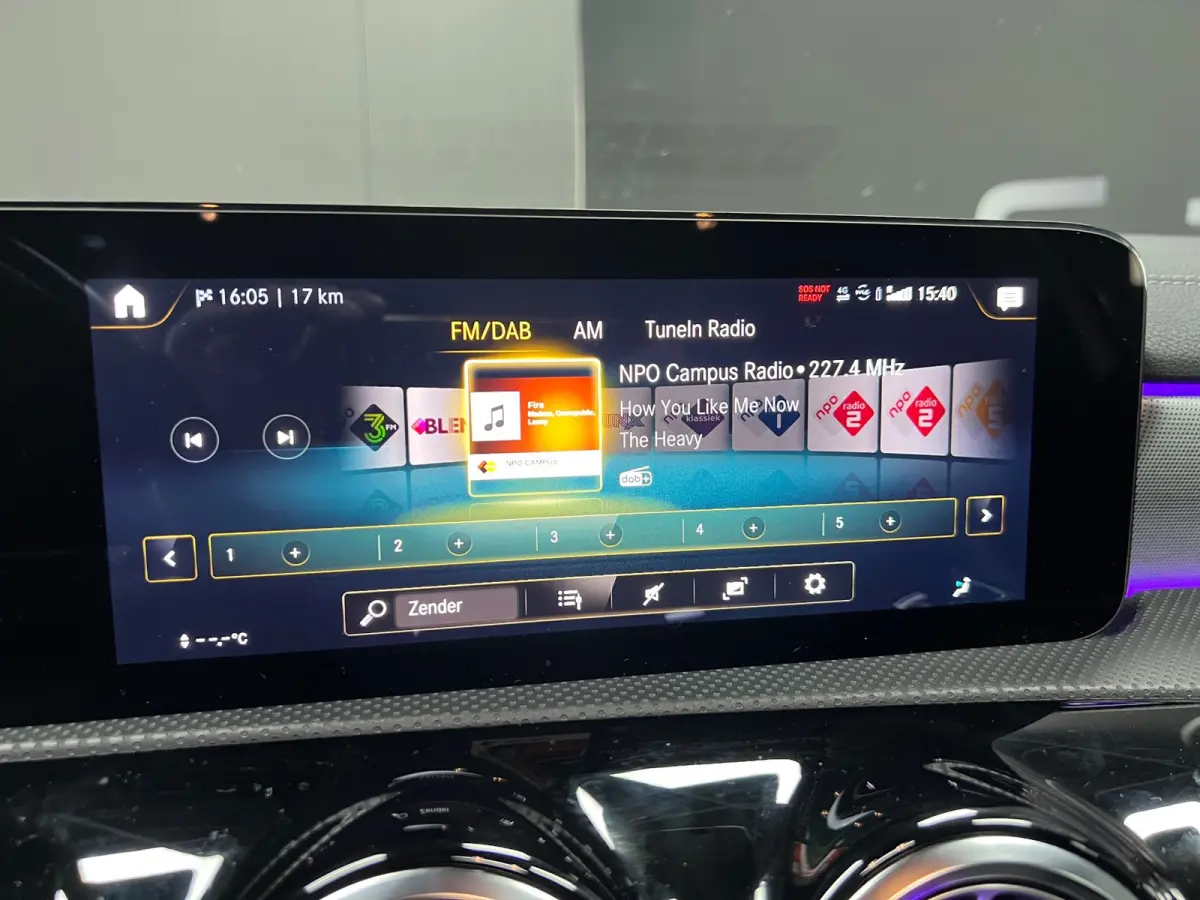 250 e Premium Plus | Pano | Stoelverwarming | Alcantara/Leder