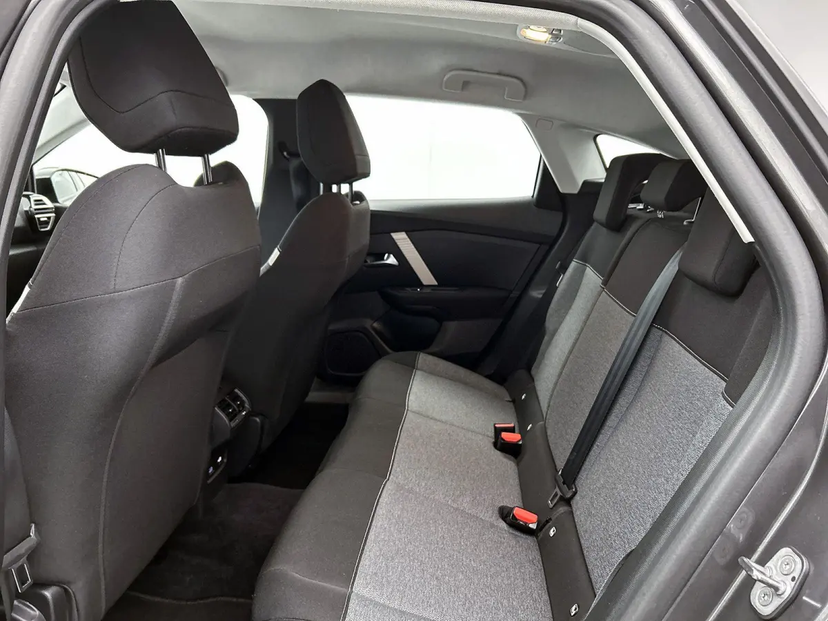 You 50 kWh 136pk | Accu 98% | Navigatie via Apple Carplay / Android Auto | Climate Control | Cruise Control | Parkeersensoren | Led koplampen | DAB+ radio | Armsteun | Stof/kunstleder | Voll