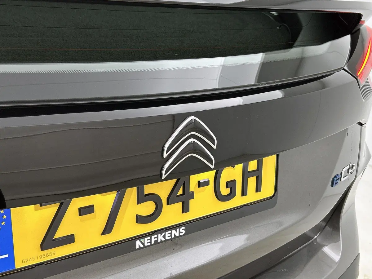 You 50 kWh 136pk | Accu 98% | Navigatie via Apple Carplay / Android Auto | Climate Control | Cruise Control | Parkeersensoren | Led koplampen | DAB+ radio | Armsteun | Stof/kunstleder | Voll