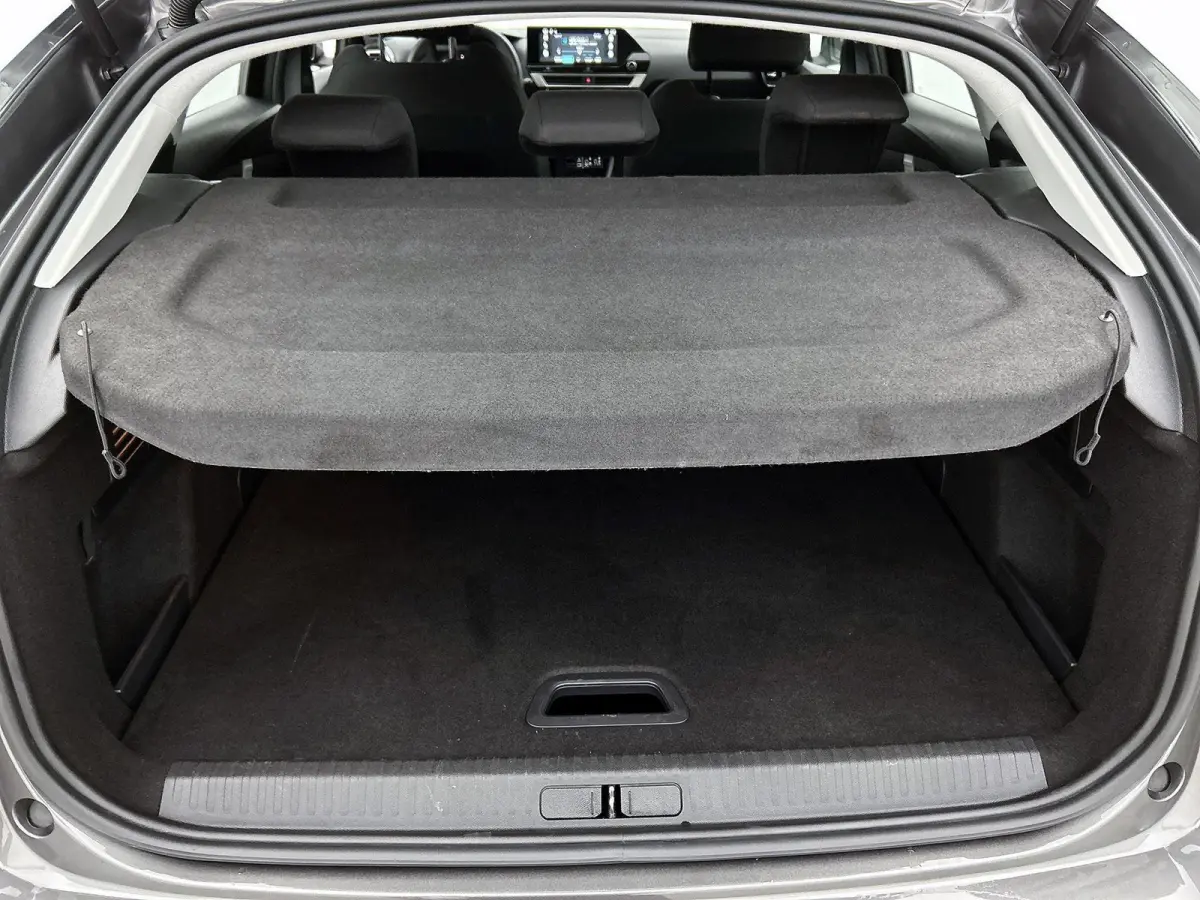 You 50 kWh 136pk | Accu 98% | Navigatie via Apple Carplay / Android Auto | Climate Control | Cruise Control | Parkeersensoren | Led koplampen | DAB+ radio | Armsteun | Stof/kunstleder | Voll