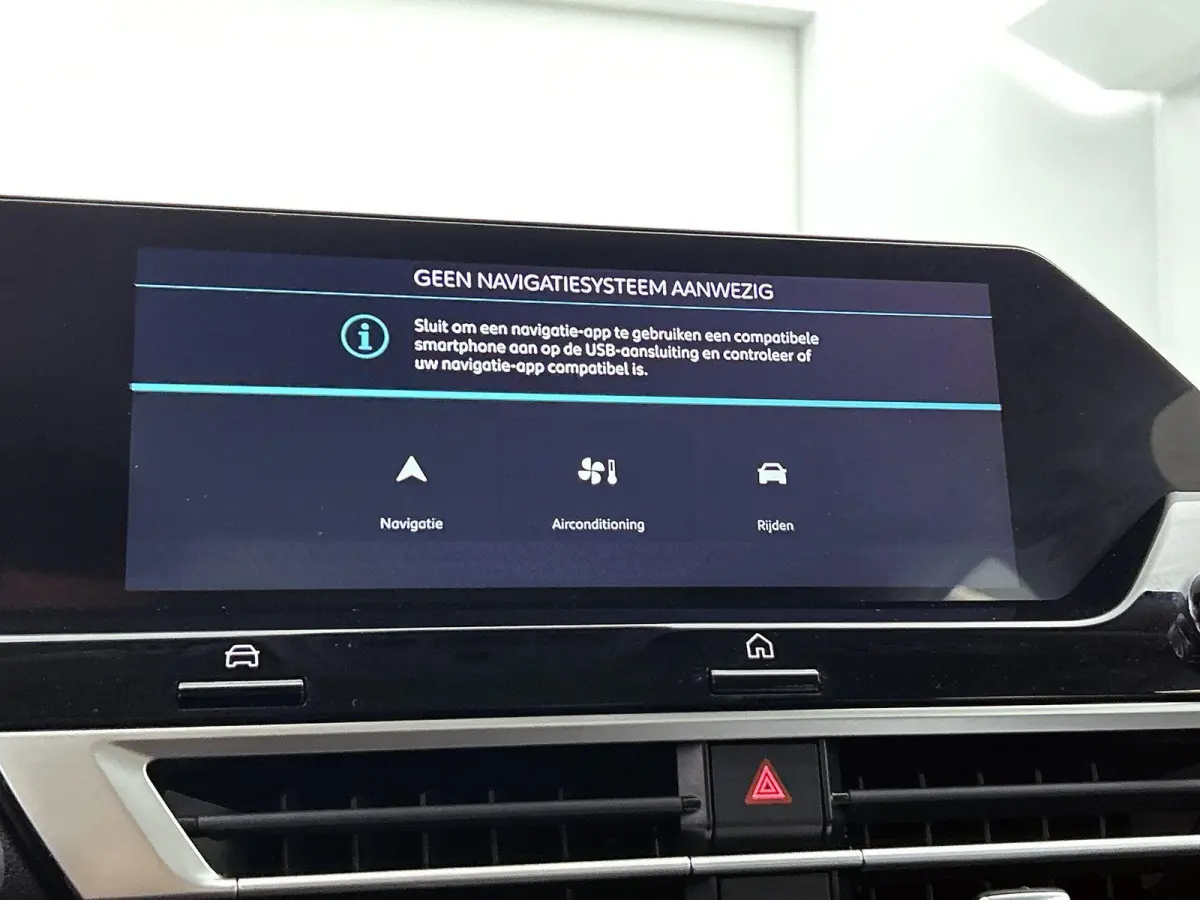 You 50 kWh 136pk | Accu 98% | Navigatie via Apple Carplay / Android Auto | Climate Control | Cruise Control | Parkeersensoren | Led koplampen | DAB+ radio | Armsteun | Stof/kunstleder | Voll