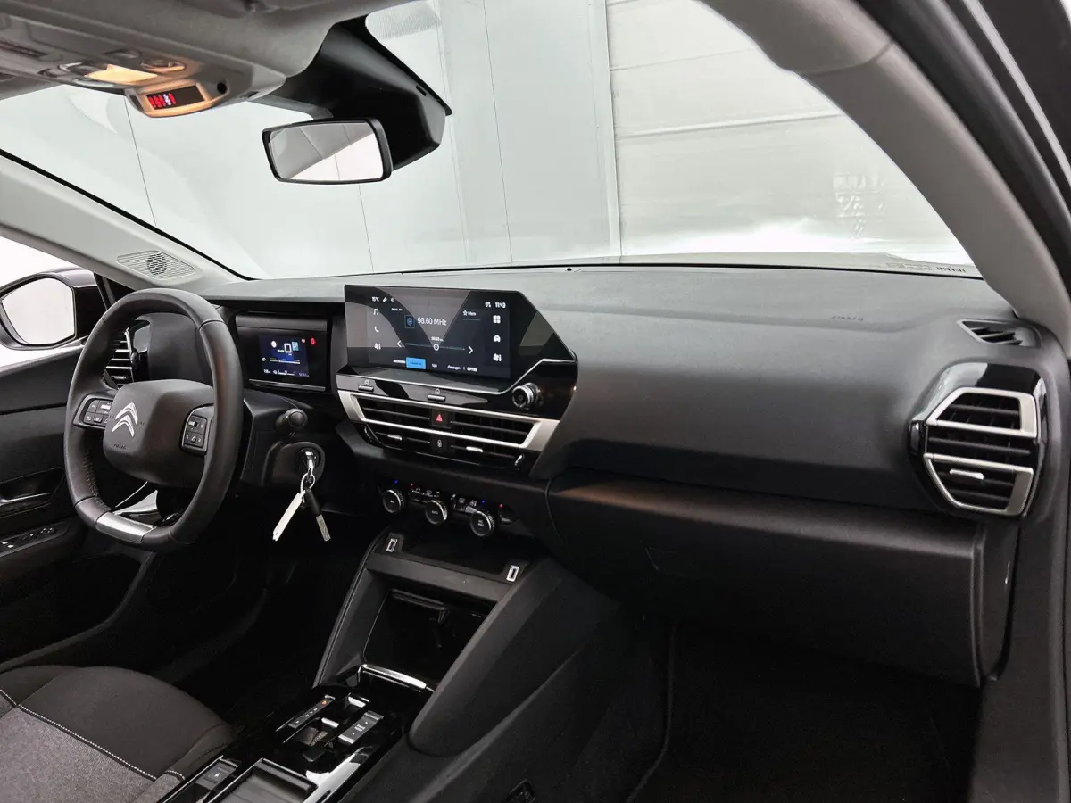 You 50 kWh 136pk | Accu 98% | Navigatie via Apple Carplay / Android Auto | Climate Control | Cruise Control | Parkeersensoren | Led koplampen | DAB+ radio | Armsteun | Stof/kunstleder | Voll
