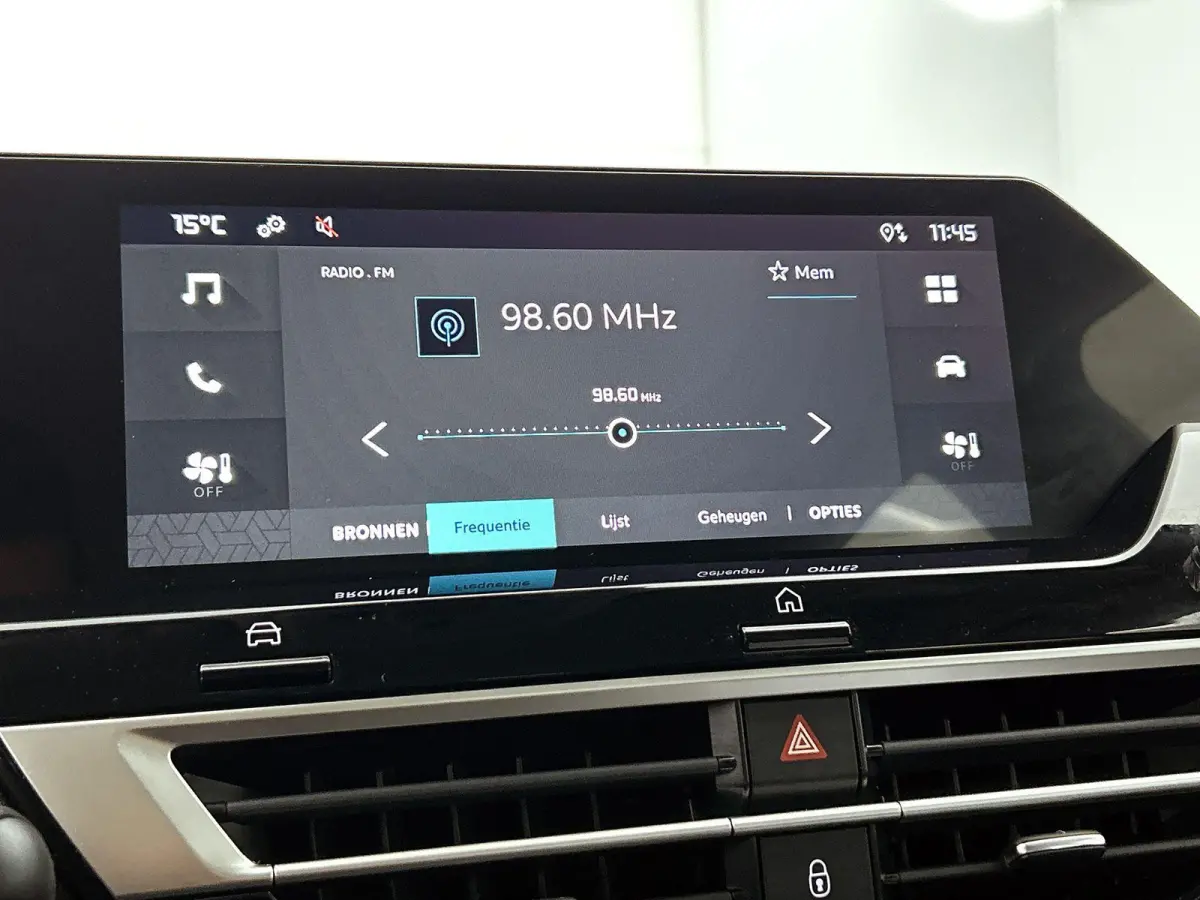 You 50 kWh 136pk | Accu 98% | Navigatie via Apple Carplay / Android Auto | Climate Control | Cruise Control | Parkeersensoren | Led koplampen | DAB+ radio | Armsteun | Stof/kunstleder | Voll