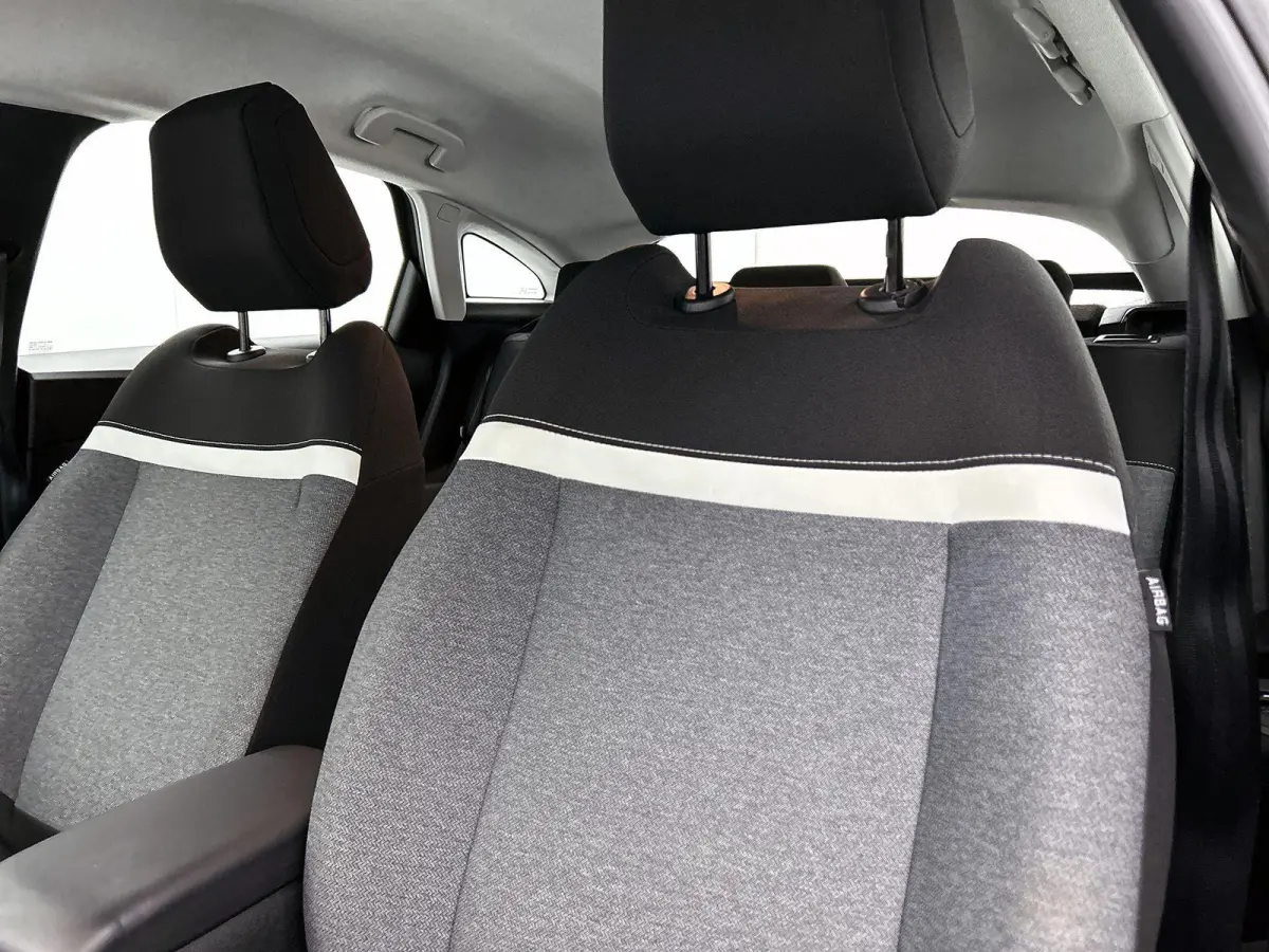 You 50 kWh 136pk | Accu 98% | Navigatie via Apple Carplay / Android Auto | Climate Control | Cruise Control | Parkeersensoren | Led koplampen | DAB+ radio | Armsteun | Stof/kunstleder | Voll